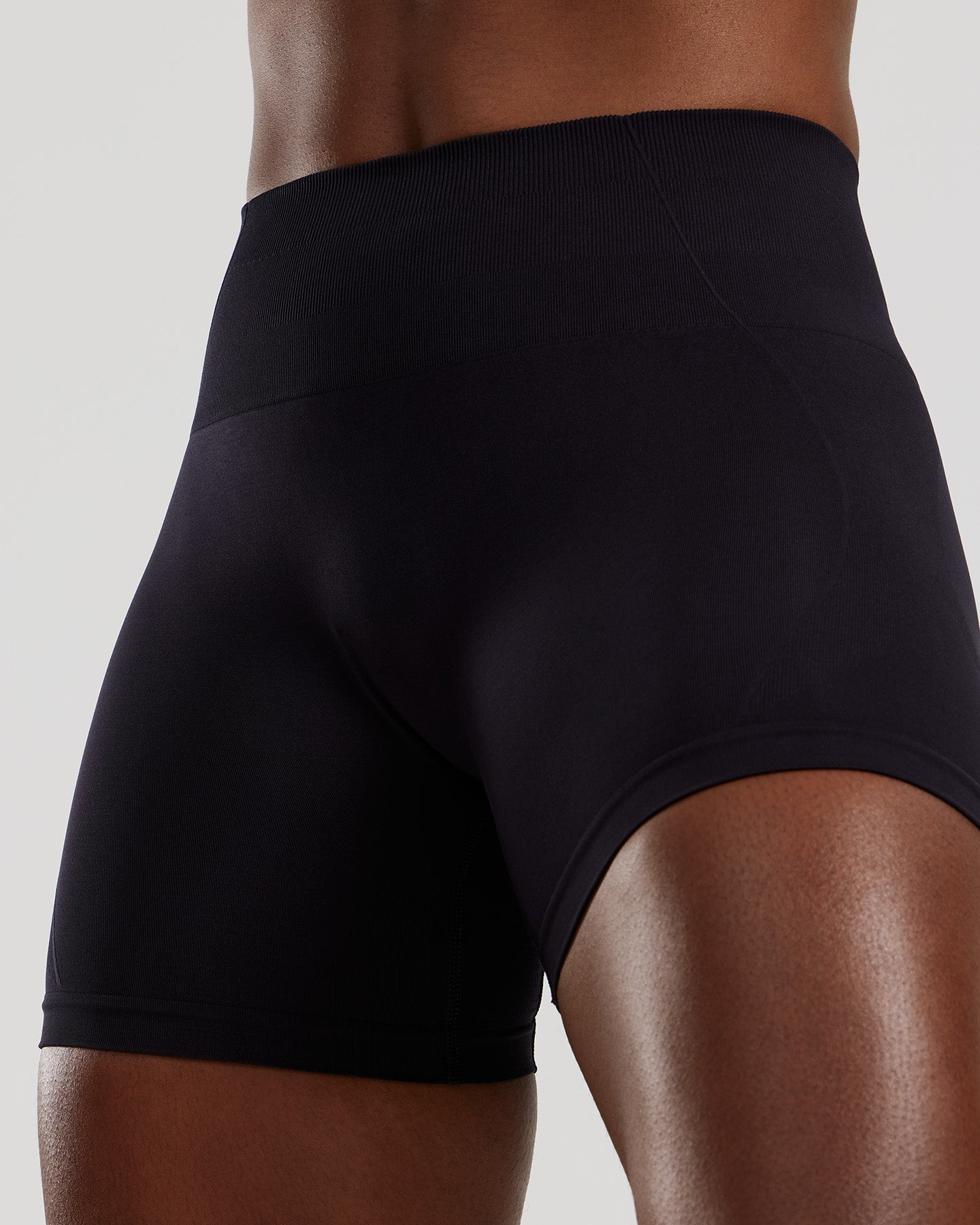 Define 2.0 Seamless Scrunch 4" Shorts | Black